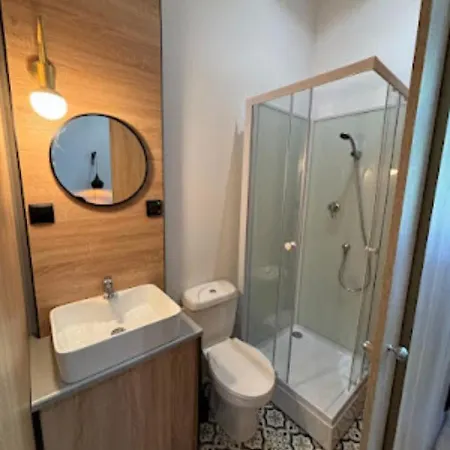 Alojamento de Acomodação e Pequeno-almoço Metro & Parking 3*